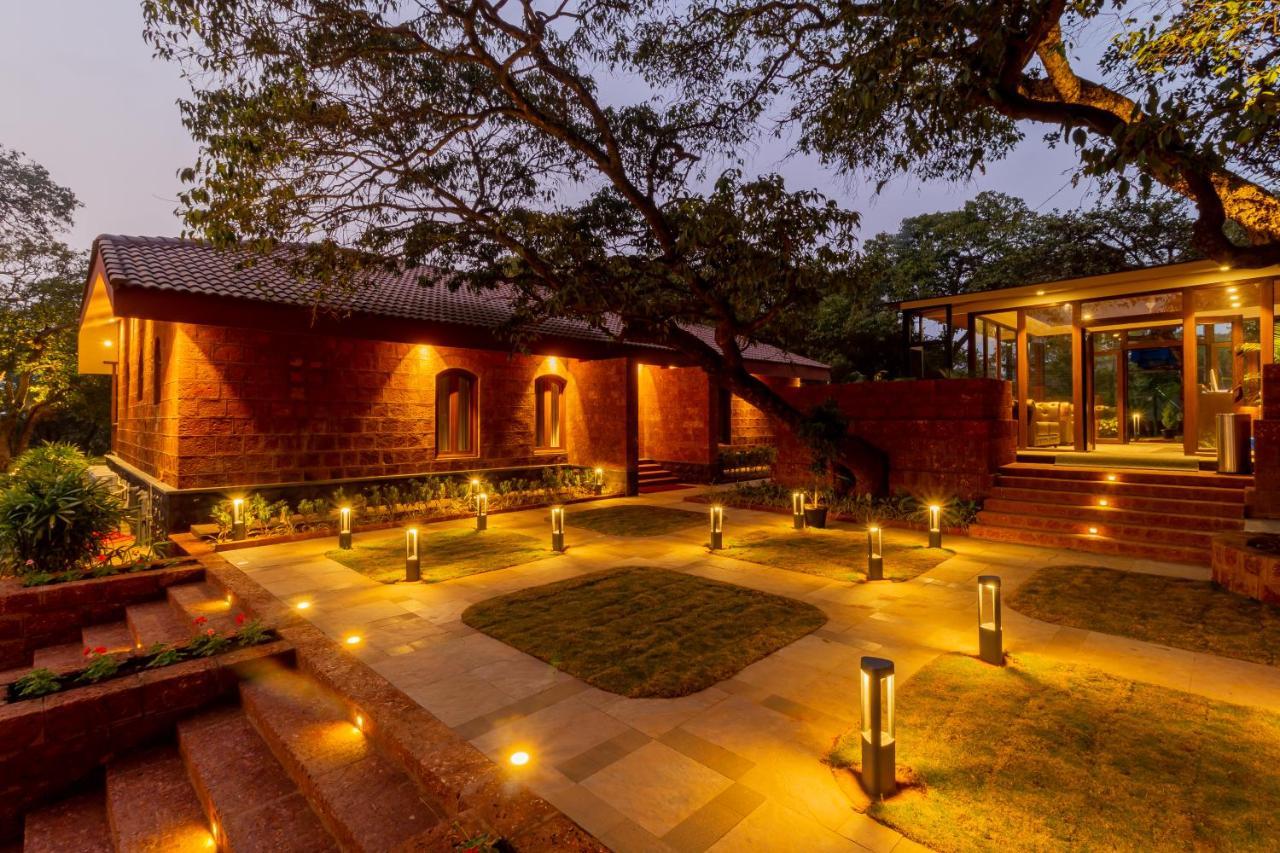 R R Heritage Resort Pure Vegetarian ماهاباليشوار المظهر الخارجي الصورة