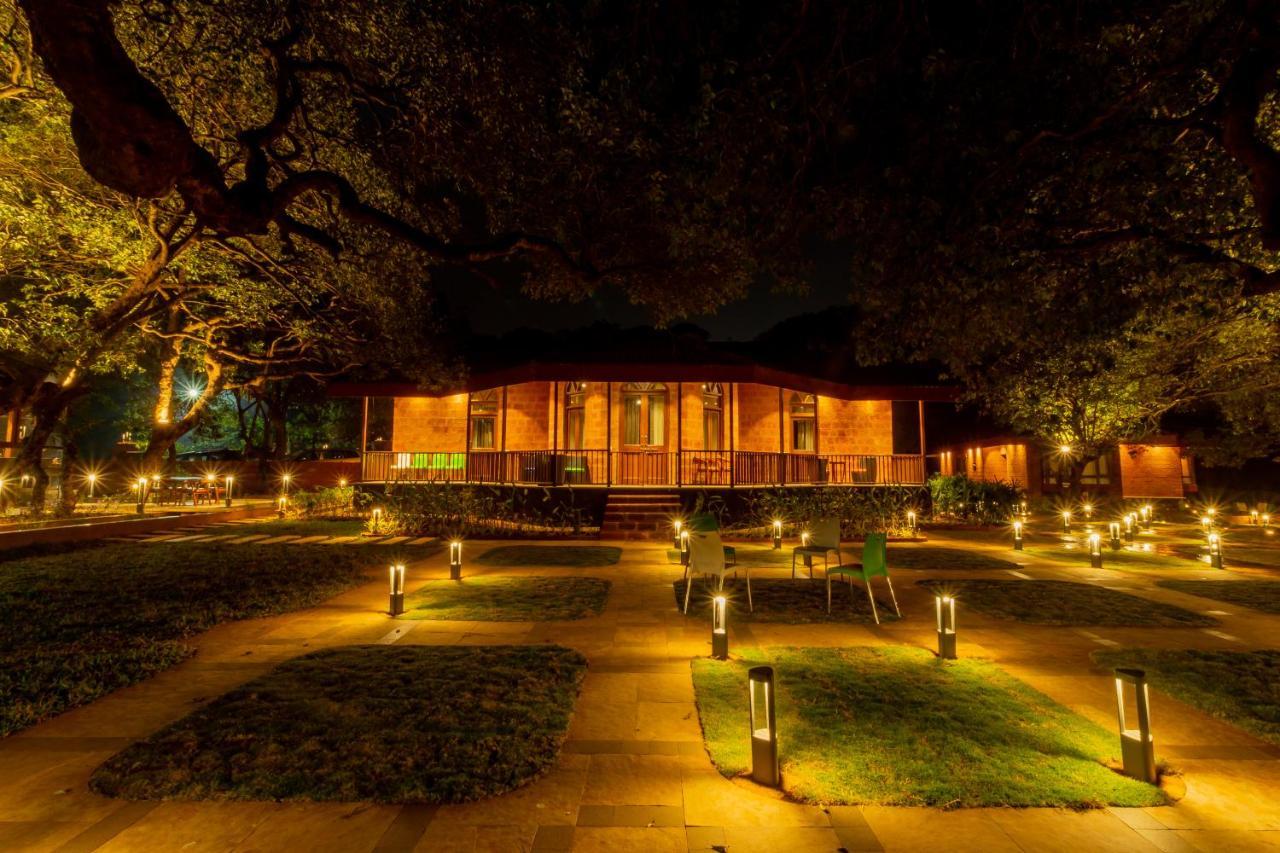 R R Heritage Resort Pure Vegetarian ماهاباليشوار المظهر الخارجي الصورة