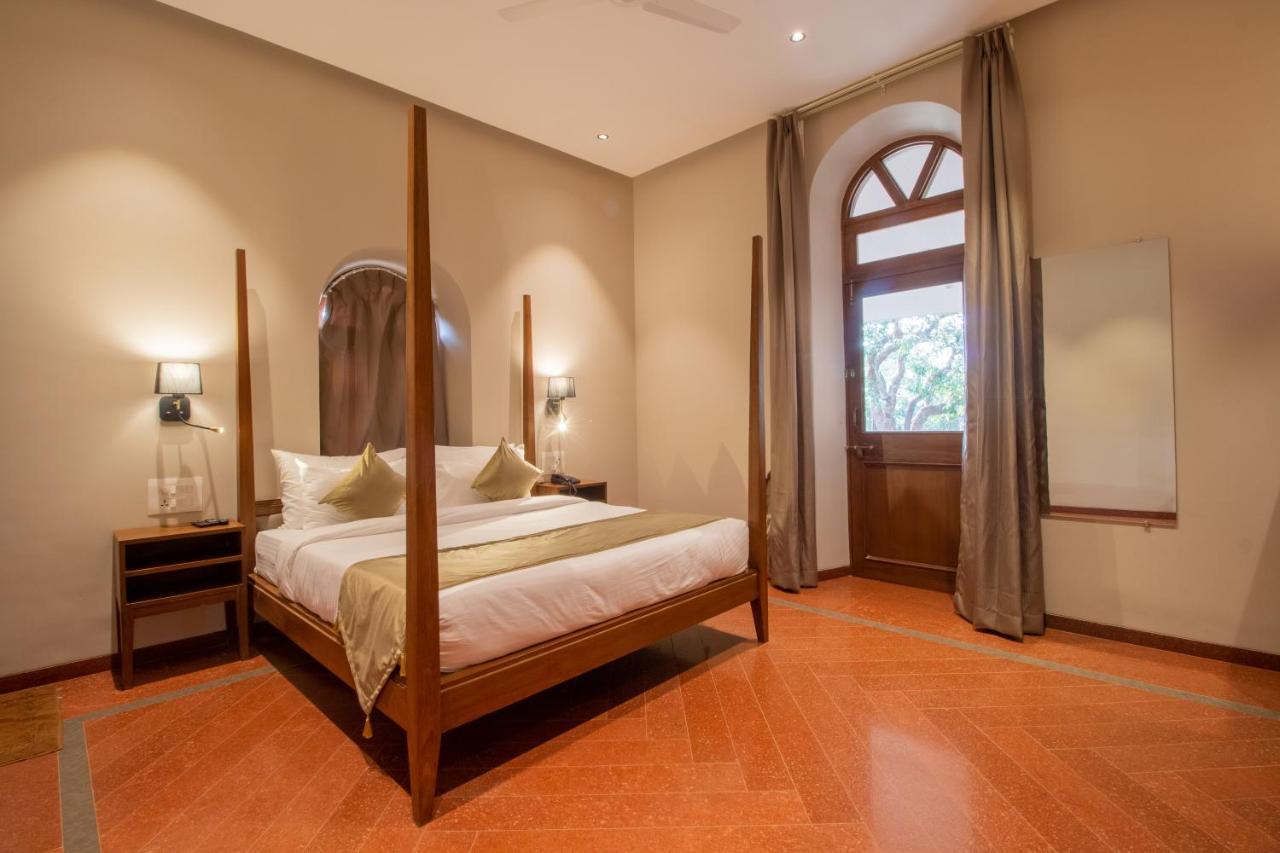R R Heritage Resort Pure Vegetarian ماهاباليشوار المظهر الخارجي الصورة