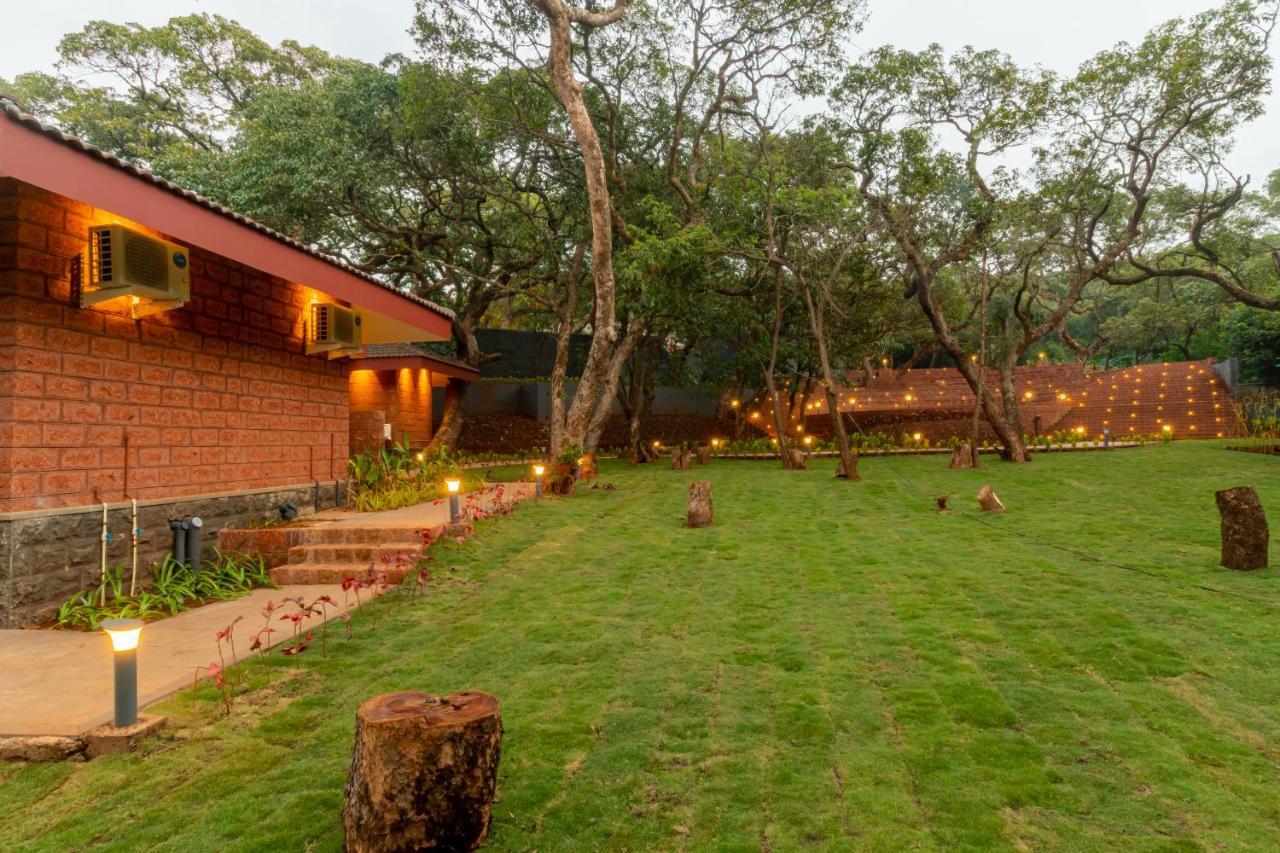 R R Heritage Resort Pure Vegetarian ماهاباليشوار المظهر الخارجي الصورة